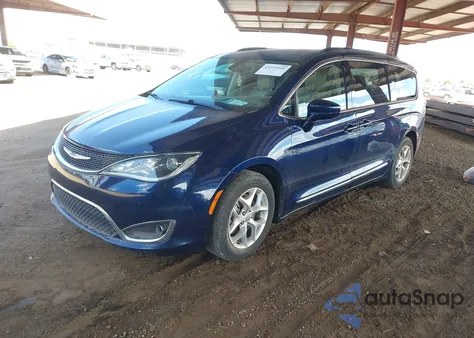 2017 Chrysler Pacifica Touring-L z USA, uszkodzony, nr VIN 2C4RC1BG1HR609002